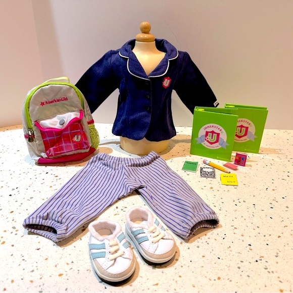 American Girl Innerstar U University Clothes Backpack and School Supplies - Picture 2 of 5